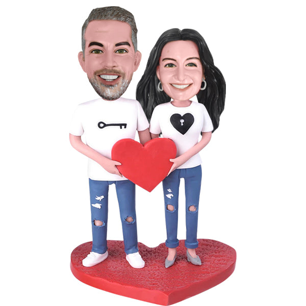 Couple Bobblehead holding heart