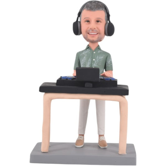 Custom bobble head Keyboard player
